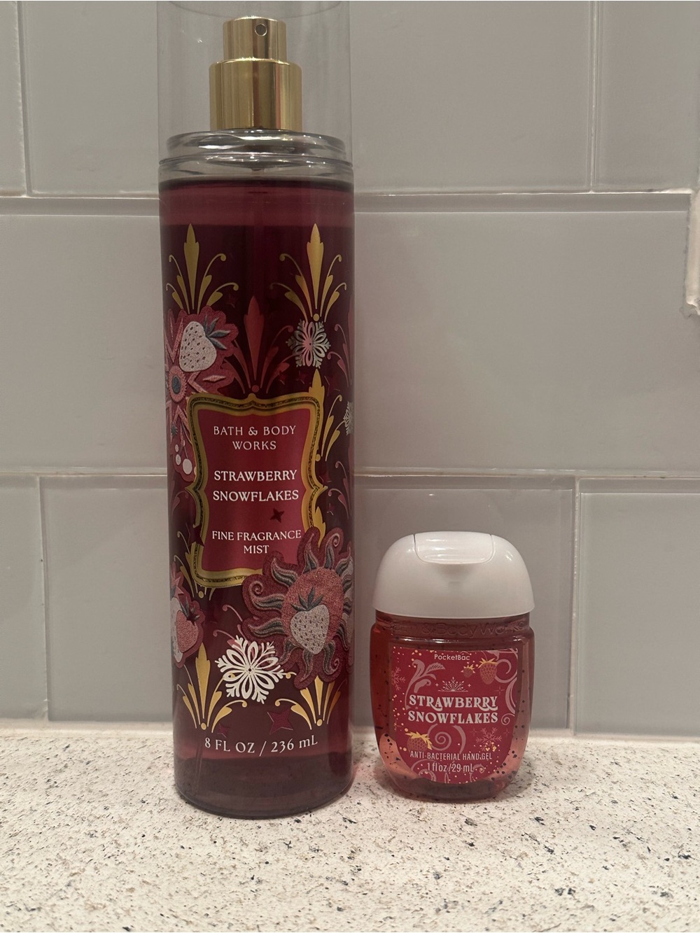 Bath & Body Works Strawberry Snowflakes Set